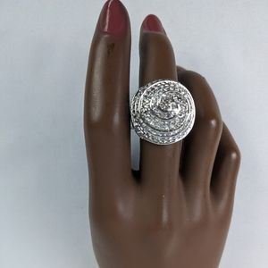 NWT, BEAUTIFUL RHINESTONE RING